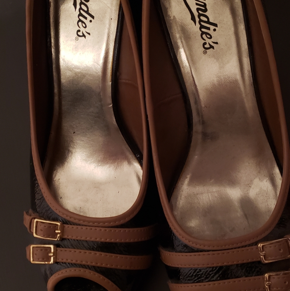 Candie's  black and tan heels